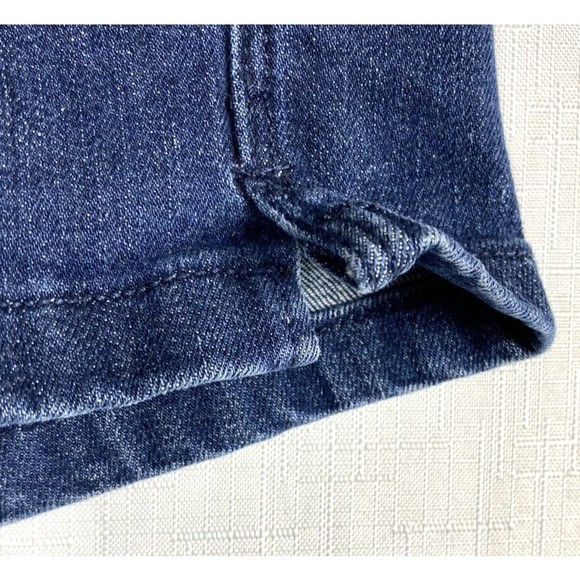 Levi’s Classic Shorts Women’s Denim Casual 4" Inseam Zipper Fly 5 Pocket Size 4 - Picture 7 of 14